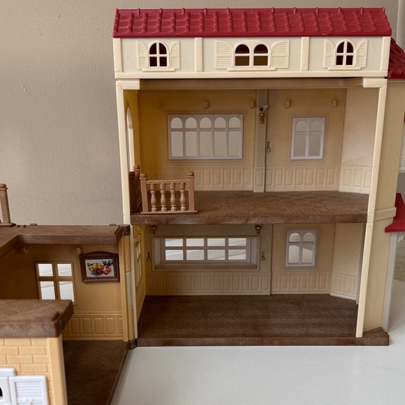 Calico Critters Charming Red Roof Dollhouse - Picture 15 of 16